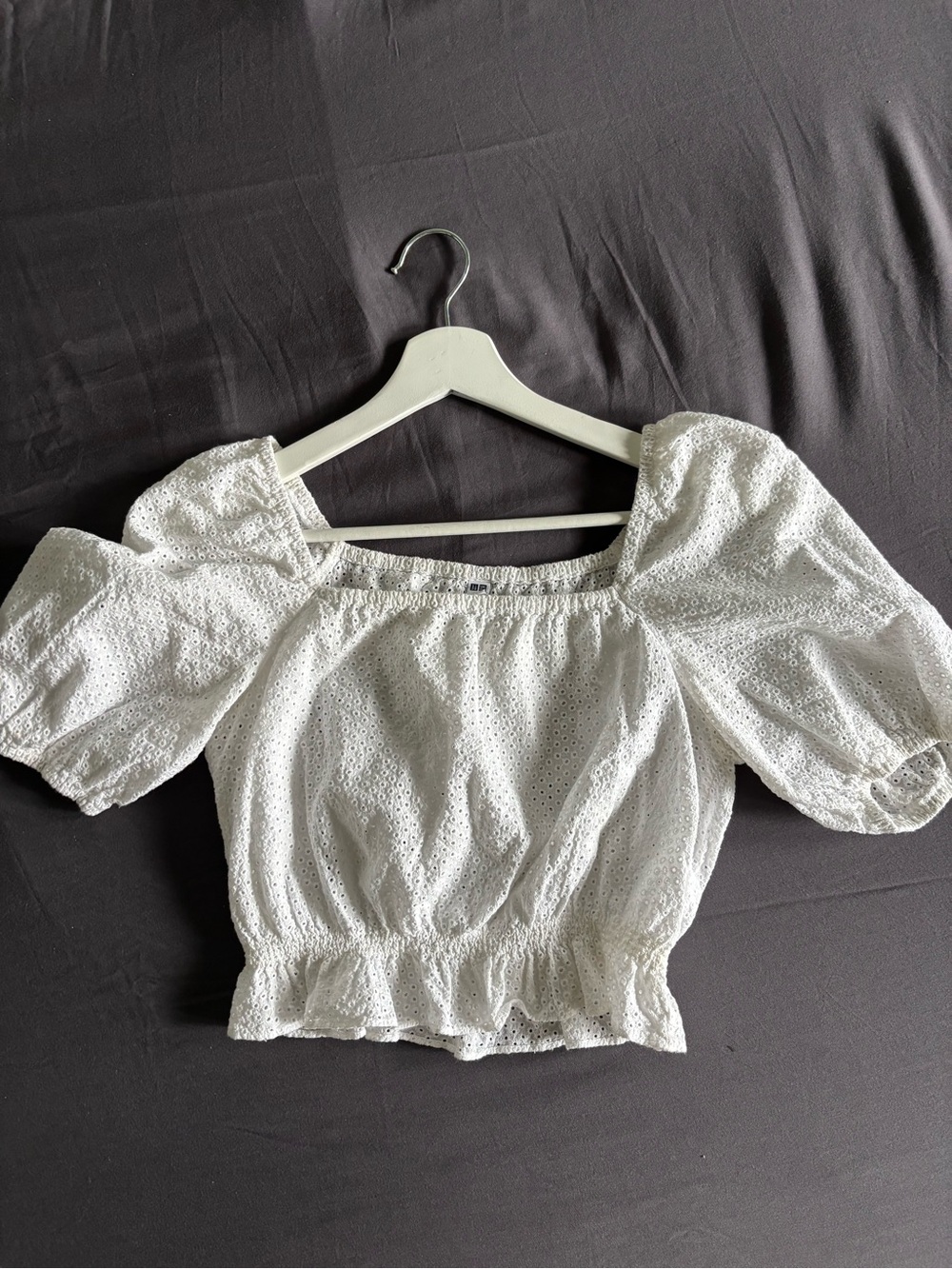 Uniqlo White Eyelet Puff-Sleeve Cropped Top